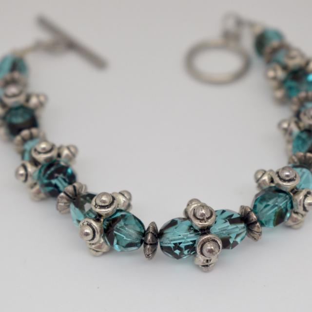 turquoise czech beaded bracelet.jpg